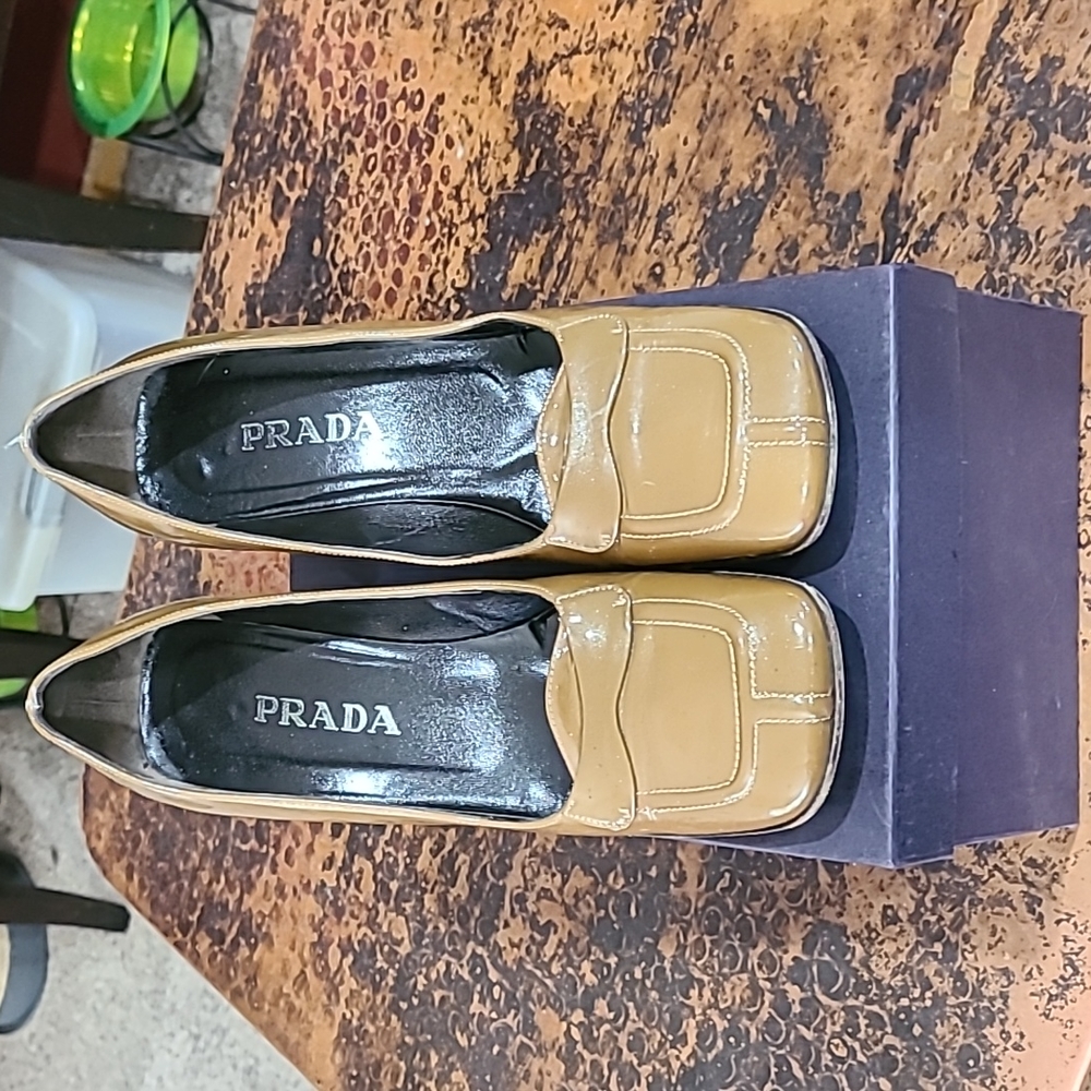 Vintage Prada heel 9/40.5